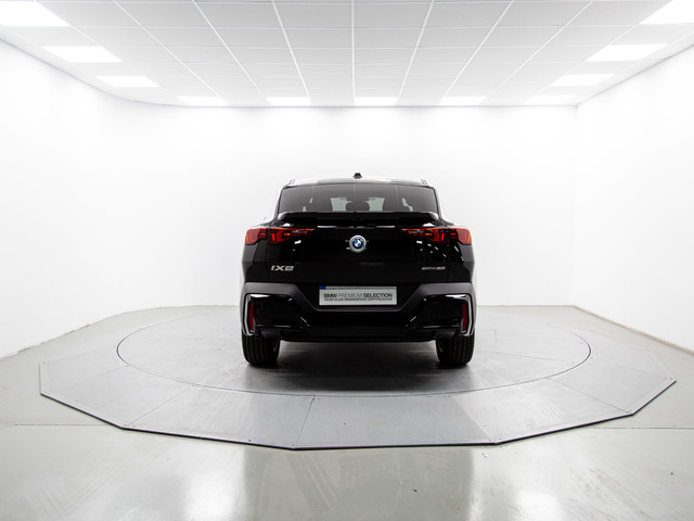 BMW iX2 eDrive20 color Negro. Año 2025. 150KW(204CV). Eléctrico. En concesionario Móvil Begar Alicante de Alicante