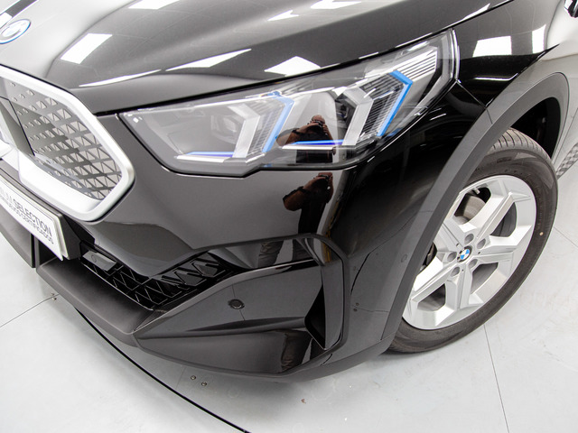 BMW iX2 eDrive20 color Negro. Año 2025. 150KW(204CV). Eléctrico. En concesionario Móvil Begar Alicante de Alicante