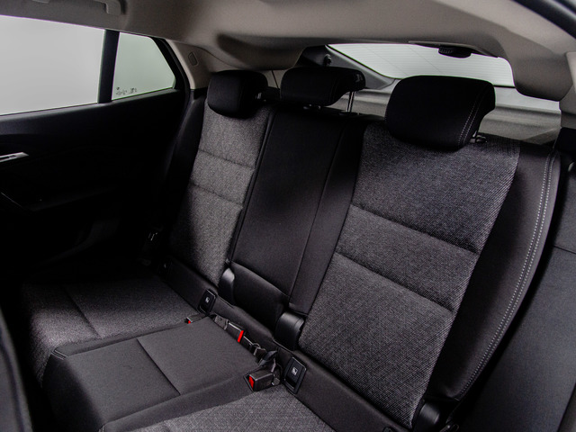 BMW iX2 eDrive20 color Negro. Año 2025. 150KW(204CV). Eléctrico. En concesionario Móvil Begar Alicante de Alicante