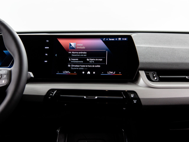 BMW iX2 eDrive20 color Negro. Año 2025. 150KW(204CV). Eléctrico. En concesionario Móvil Begar Alicante de Alicante