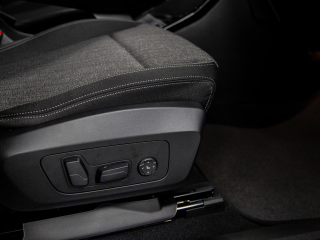 BMW iX2 eDrive20 color Negro. Año 2025. 150KW(204CV). Eléctrico. En concesionario Móvil Begar Alicante de Alicante