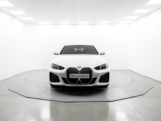 BMW i4 eDrive40 color Blanco. Año 2025. 250KW(340CV). Eléctrico. En concesionario Móvil Begar Alicante de Alicante
