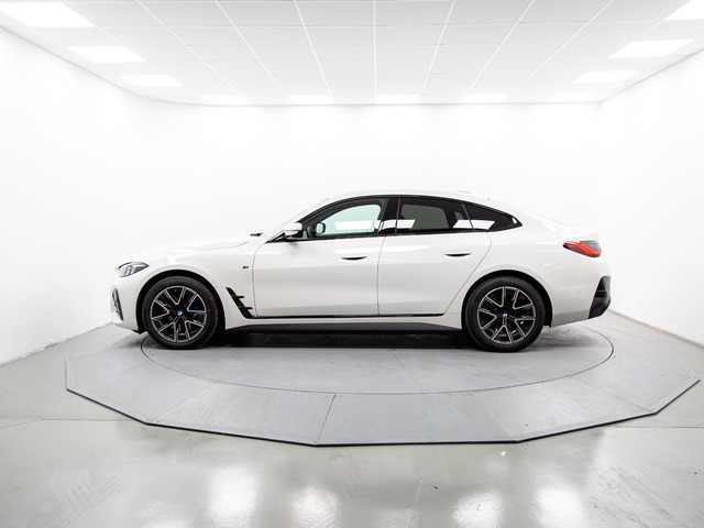 BMW i4 eDrive40 color Blanco. Año 2025. 250KW(340CV). Eléctrico. En concesionario Móvil Begar Alicante de Alicante