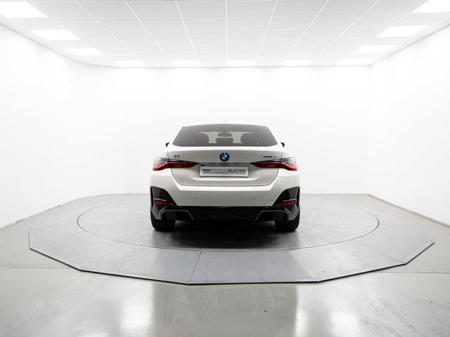 BMW i4 eDrive40 color Blanco. Año 2025. 250KW(340CV). Eléctrico. En concesionario Móvil Begar Alicante de Alicante
