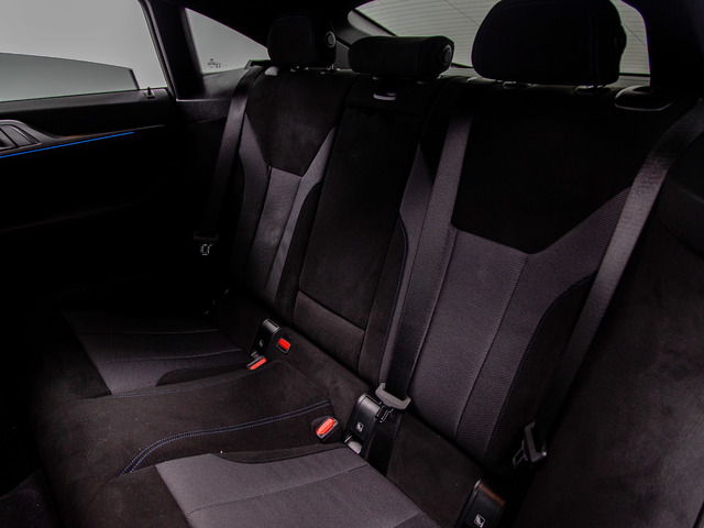 BMW i4 eDrive40 color Blanco. Año 2025. 250KW(340CV). Eléctrico. En concesionario Móvil Begar Alicante de Alicante