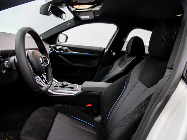 BMW i4 eDrive40 color Blanco. Año 2025. 250KW(340CV). Eléctrico. En concesionario Móvil Begar Alicante de Alicante