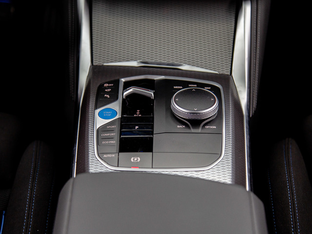 BMW i4 eDrive40 color Blanco. Año 2025. 250KW(340CV). Eléctrico. En concesionario Móvil Begar Alicante de Alicante