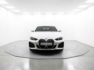 Fotos de BMW i4 eDrive40 color Blanco. Año 2025. 250KW(340CV). Eléctrico. En concesionario Móvil Begar Alicante de Alicante