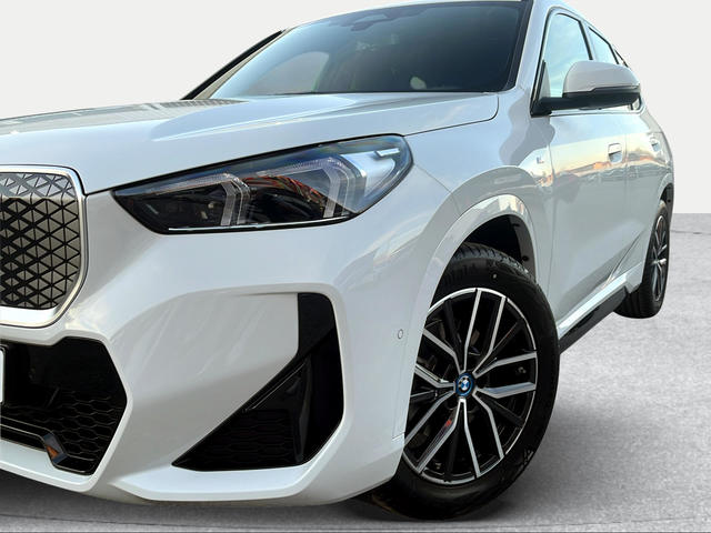 BMW iX1 xDrive30 color Blanco. Año 2025. 230KW(313CV). Eléctrico. En concesionario Ilbira Motor | Granada de Granada
