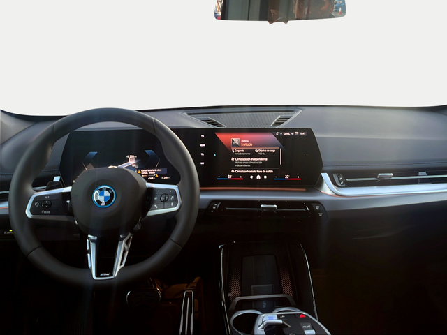 BMW iX1 xDrive30 color Blanco. Año 2025. 230KW(313CV). Eléctrico. En concesionario Ilbira Motor | Granada de Granada