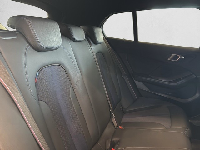 BMW Serie 1 118d color Negro. Año 2022. 110KW(150CV). Diésel. En concesionario Enekuri Motor de Vizcaya