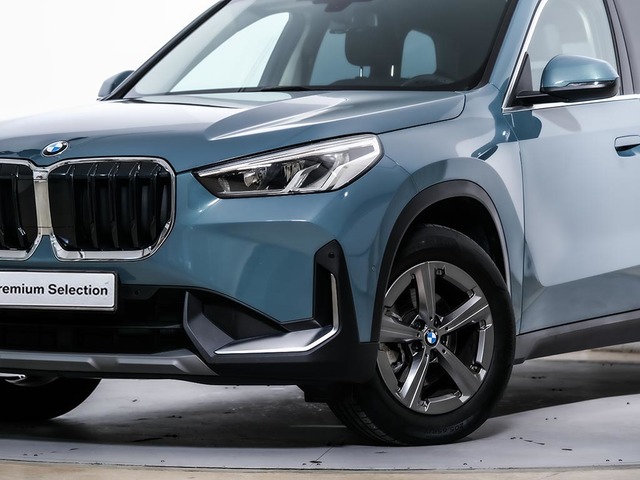 BMW X1 sDrive18d color Verde. Año 2023. 110KW(150CV). Diésel. En concesionario Oliva Motor Tarragona de Tarragona