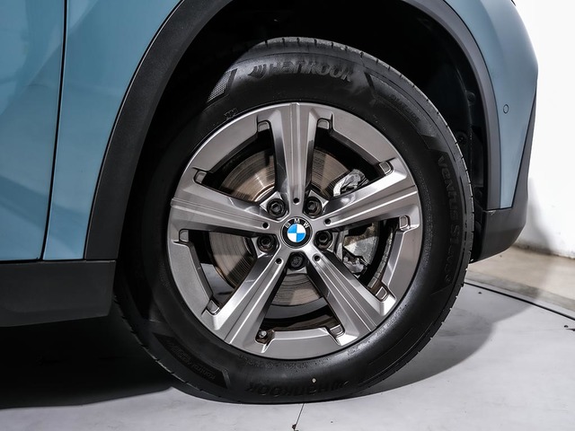 BMW X1 sDrive18d color Verde. Año 2023. 110KW(150CV). Diésel. En concesionario Oliva Motor Tarragona de Tarragona