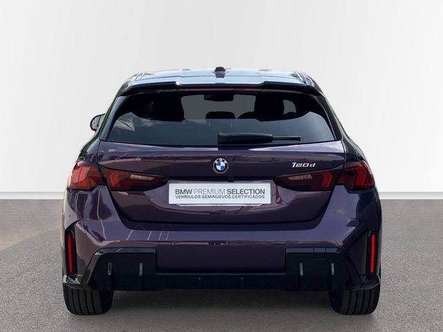 BMW Serie 1 120d color Violeta. Año 2025. 120KW(163CV). Diésel. En concesionario Proa Premium Palma de Illes Balears