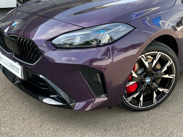 BMW Serie 1 120d color Violeta. Año 2025. 120KW(163CV). Diésel. En concesionario Proa Premium Palma de Illes Balears