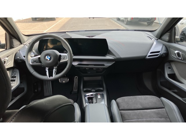 BMW Serie 1 120d color Violeta. Año 2025. 120KW(163CV). Diésel. En concesionario Proa Premium Palma de Illes Balears