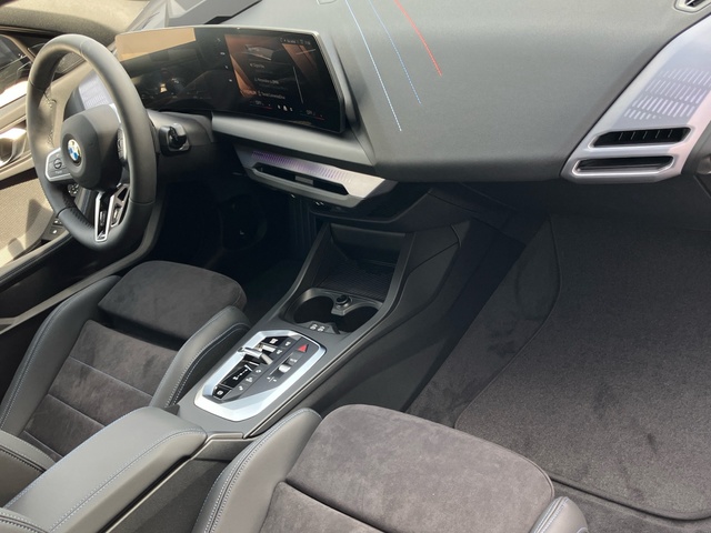 BMW Serie 1 120d color Violeta. Año 2025. 120KW(163CV). Diésel. En concesionario Proa Premium Palma de Illes Balears