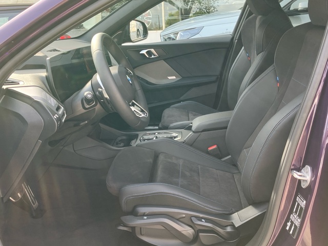 BMW Serie 1 120d color Violeta. Año 2025. 120KW(163CV). Diésel. En concesionario Proa Premium Palma de Illes Balears
