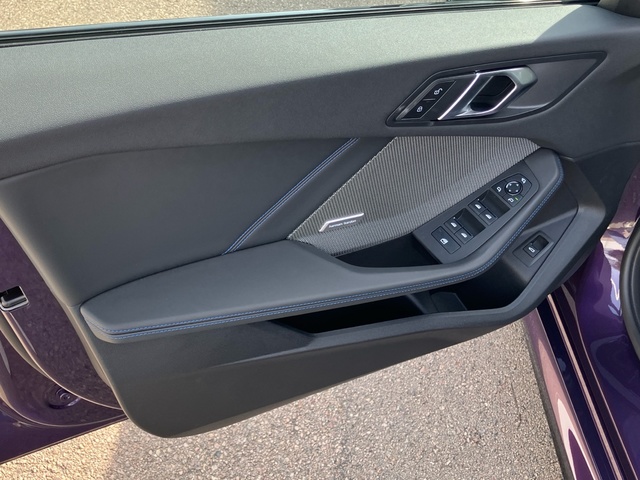 BMW Serie 1 120d color Violeta. Año 2025. 120KW(163CV). Diésel. En concesionario Proa Premium Palma de Illes Balears