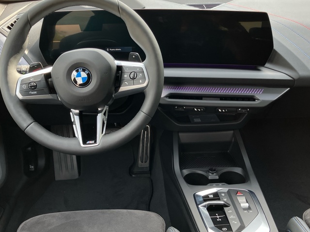 BMW Serie 1 120d color Violeta. Año 2025. 120KW(163CV). Diésel. En concesionario Proa Premium Palma de Illes Balears