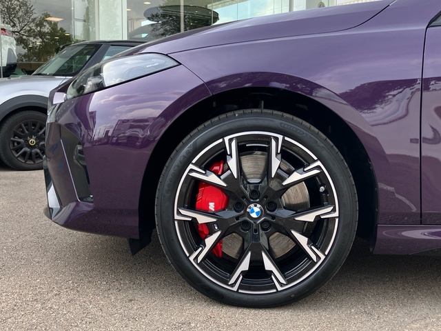 BMW Serie 1 120d color Violeta. Año 2025. 120KW(163CV). Diésel. En concesionario Proa Premium Palma de Illes Balears