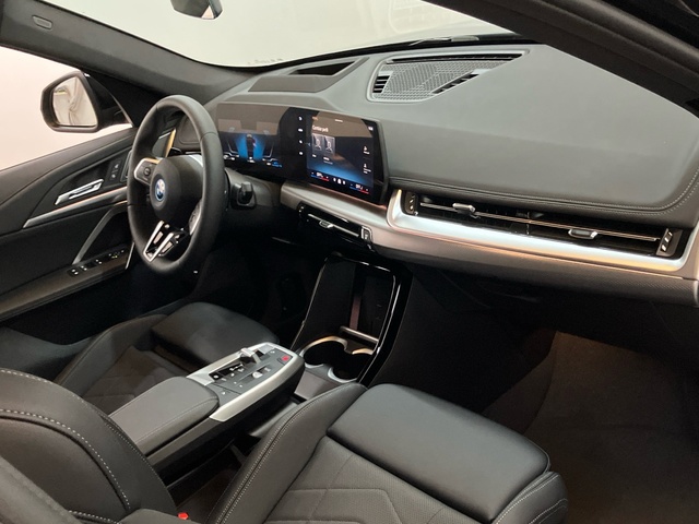 BMW X1 xDrive25e color Negro. Año 2025. 180KW(245CV). Híbrido Electro/Gasolina. En concesionario Proa Premium Palma de Illes Balears