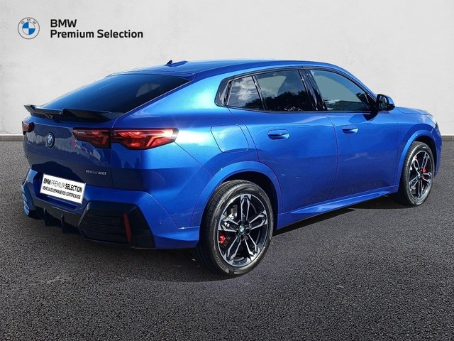 BMW iX2 eDrive20 color Azul. Año 2025. 150KW(204CV). Eléctrico. En concesionario Marmotor de Las Palmas