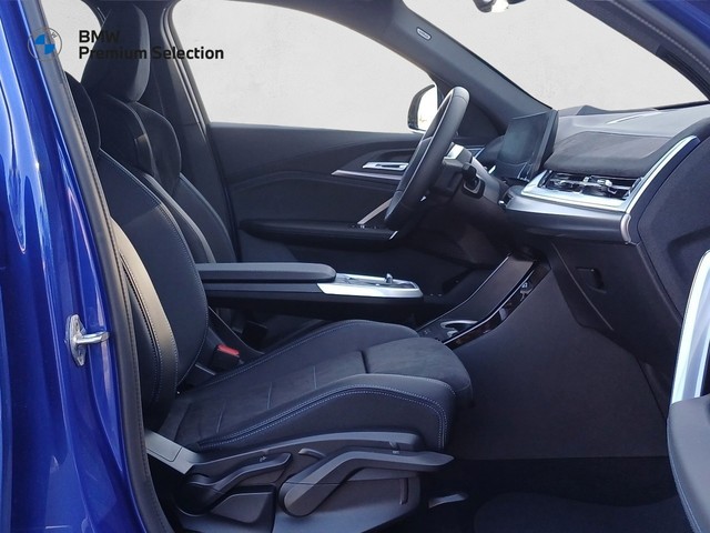 BMW iX2 eDrive20 color Azul. Año 2025. 150KW(204CV). Eléctrico. En concesionario Marmotor de Las Palmas