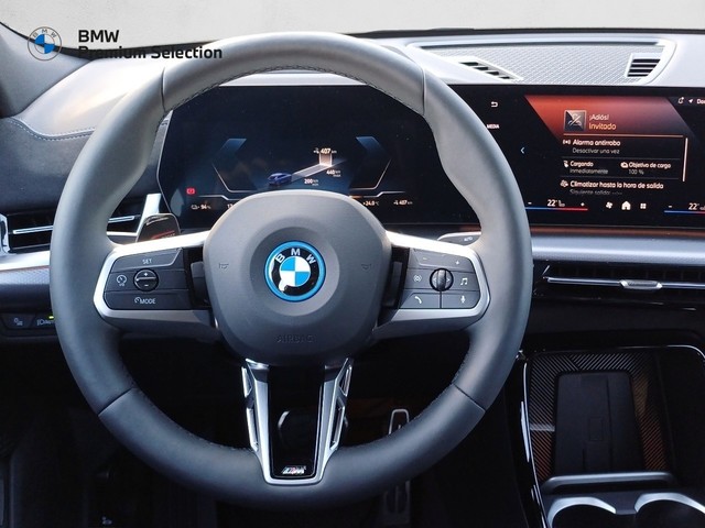 BMW iX2 eDrive20 color Azul. Año 2025. 150KW(204CV). Eléctrico. En concesionario Marmotor de Las Palmas