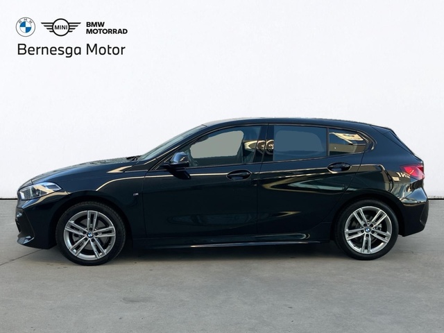 BMW Serie 1 118d color Negro. Año 2024. 110KW(150CV). Diésel. En concesionario Bernesga Motor León (Bmw y Mini) de León