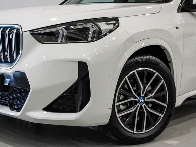 BMW iX1 xDrive30 color Blanco. Año 2023. 230KW(313CV). Eléctrico. En concesionario Barcelona Premium -- GRAN VIA de Barcelona