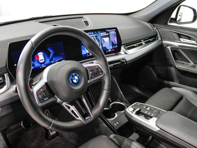 BMW iX1 xDrive30 color Blanco. Año 2023. 230KW(313CV). Eléctrico. En concesionario Barcelona Premium -- GRAN VIA de Barcelona