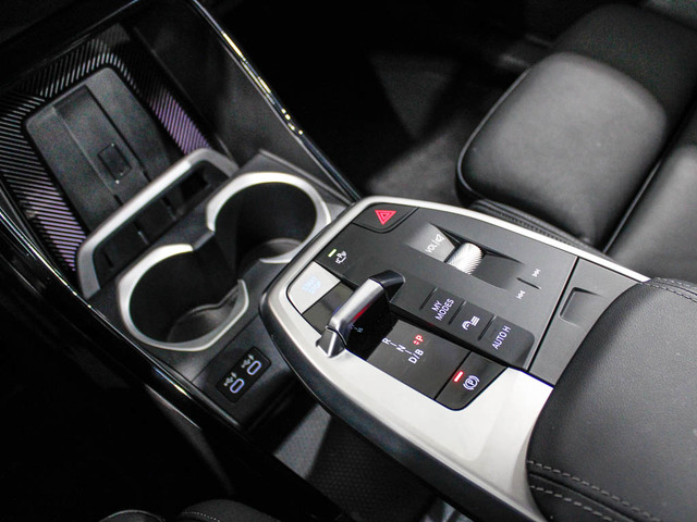 BMW iX1 xDrive30 color Blanco. Año 2023. 230KW(313CV). Eléctrico. En concesionario Barcelona Premium -- GRAN VIA de Barcelona