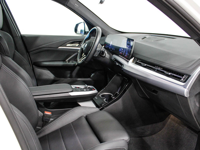 BMW iX1 xDrive30 color Blanco. Año 2023. 230KW(313CV). Eléctrico. En concesionario Barcelona Premium -- GRAN VIA de Barcelona