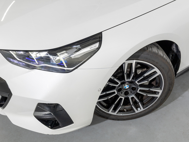 BMW Serie 5 520d Touring color Blanco. Año 2025. 145KW(197CV). Diésel. En concesionario Oliva Motor Girona de Girona