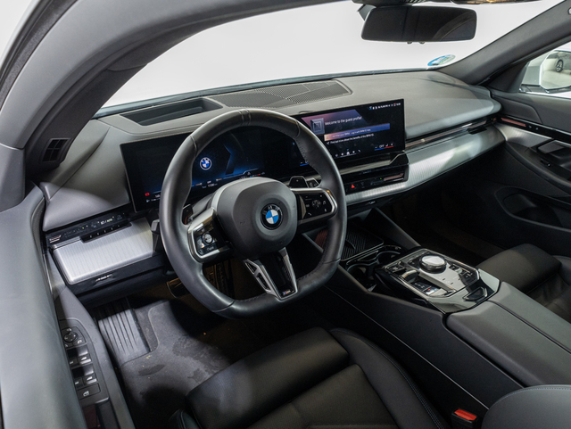 BMW Serie 5 520d Touring color Blanco. Año 2025. 145KW(197CV). Diésel. En concesionario Oliva Motor Girona de Girona