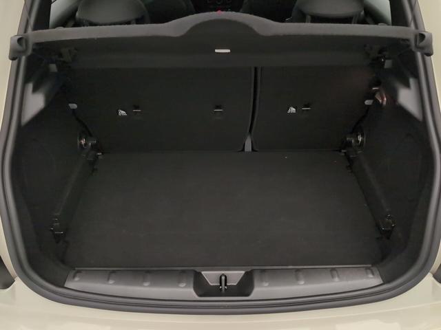 fotoG 18 del MINI MINI 5 Puertas Cooper 100 kW (136 CV) 136cv Gasolina del 2021 en Málaga