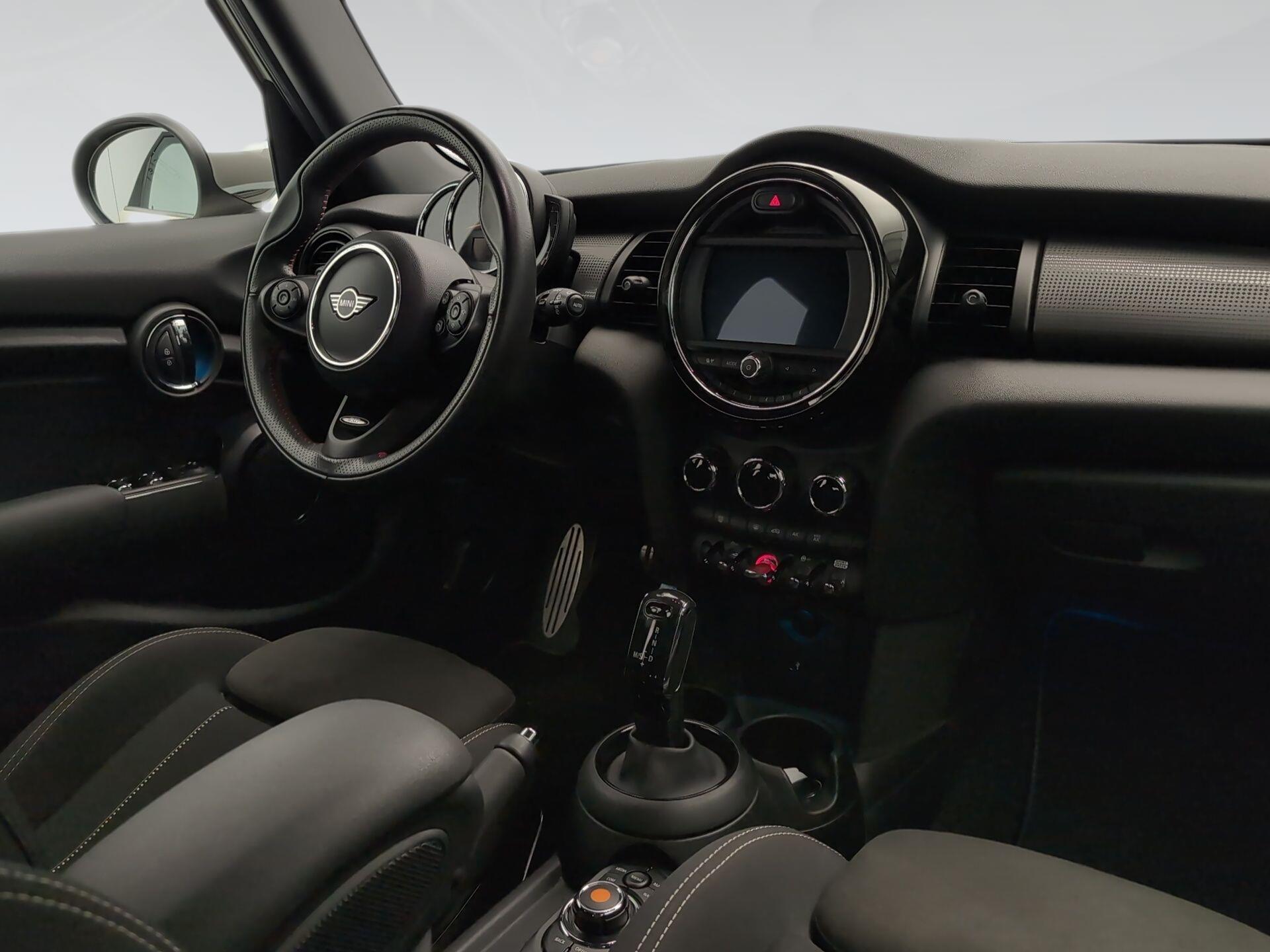 fotoG 7 del MINI MINI 5 Puertas Cooper 100 kW (136 CV) 136cv Gasolina del 2021 en Málaga