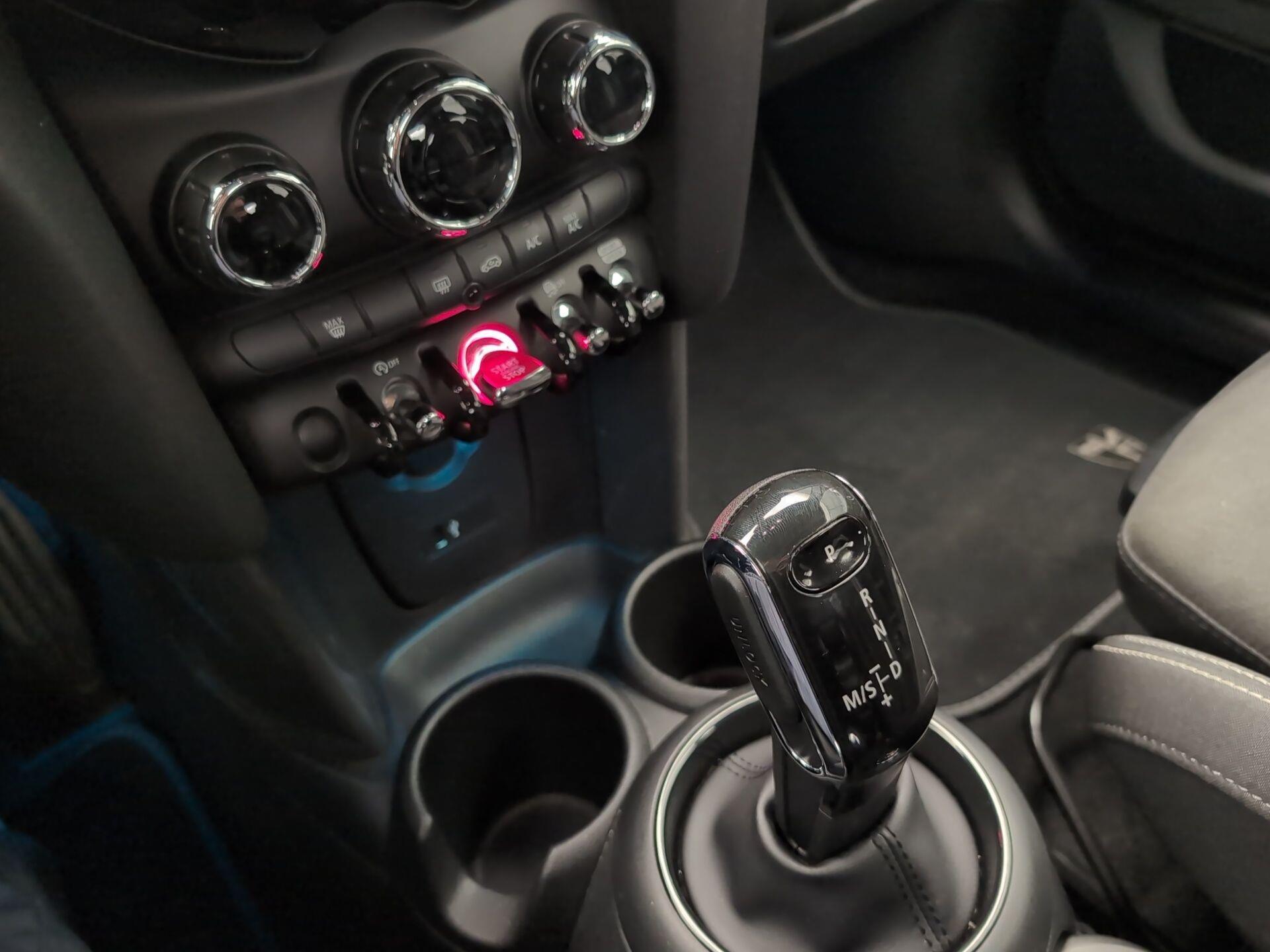 fotoG 13 del MINI MINI 5 Puertas Cooper 100 kW (136 CV) 136cv Gasolina del 2021 en Málaga