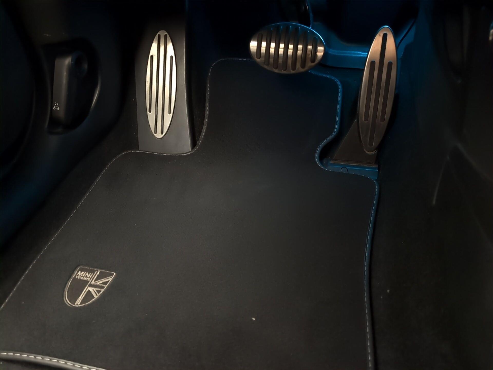 fotoG 16 del MINI MINI 5 Puertas Cooper 100 kW (136 CV) 136cv Gasolina del 2021 en Málaga