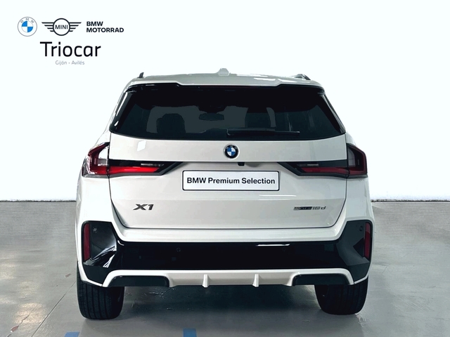 BMW X1 sDrive18d color Blanco. Año 2025. 110KW(150CV). Diésel. En concesionario Triocar Gijón (Bmw y Mini) de Asturias