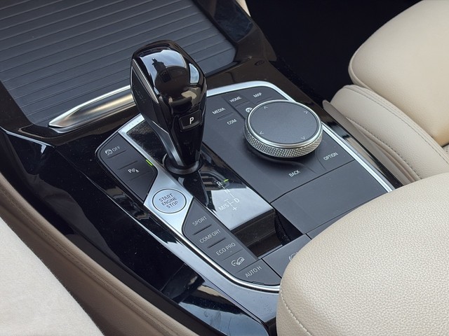 BMW X4 xDrive20d color Negro. Año 2022. 140KW(190CV). Diésel. En concesionario BMW Avilcar Ávila de Ávila