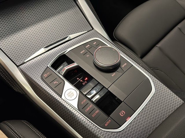 BMW Serie 4 420d Gran Coupe color Negro. Año 2025. 140KW(190CV). Diésel. En concesionario Enekuri Motor de Vizcaya