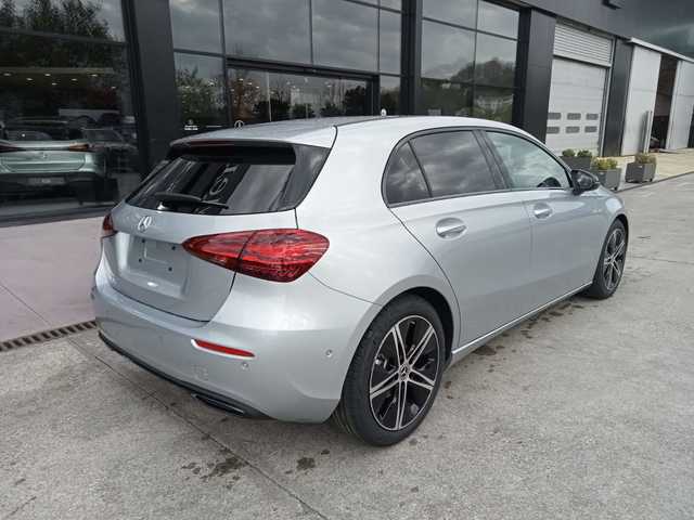 Mercedes-Benz Clase A 180 100 kW (136 CV)