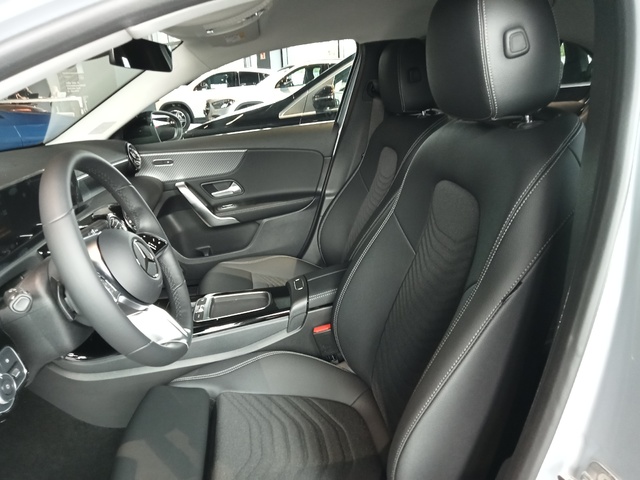 Mercedes-Benz Clase A 180 100 kW (136 CV)