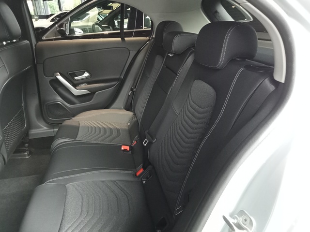 Mercedes-Benz Clase A 180 100 kW (136 CV)