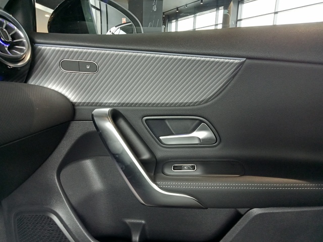 Mercedes-Benz Clase A 180 100 kW (136 CV)