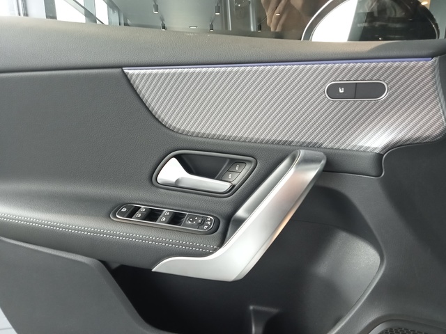 Mercedes-Benz Clase A 180 100 kW (136 CV)