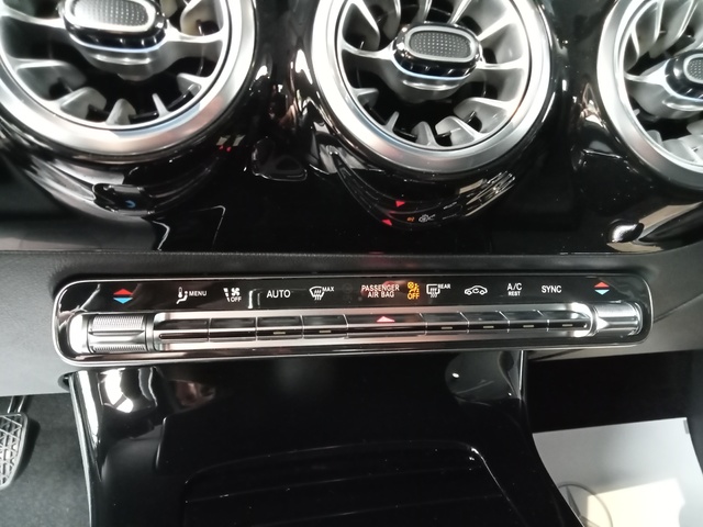 Mercedes-Benz Clase A 180 100 kW (136 CV)