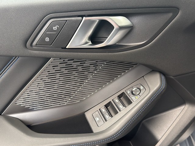 BMW Serie 1 120d color Gris. Año 2025. 120KW(163CV). Diésel. En concesionario Enekuri Motor de Vizcaya